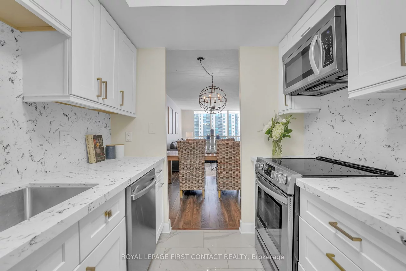 65, Ellen, City Centre, Barrie