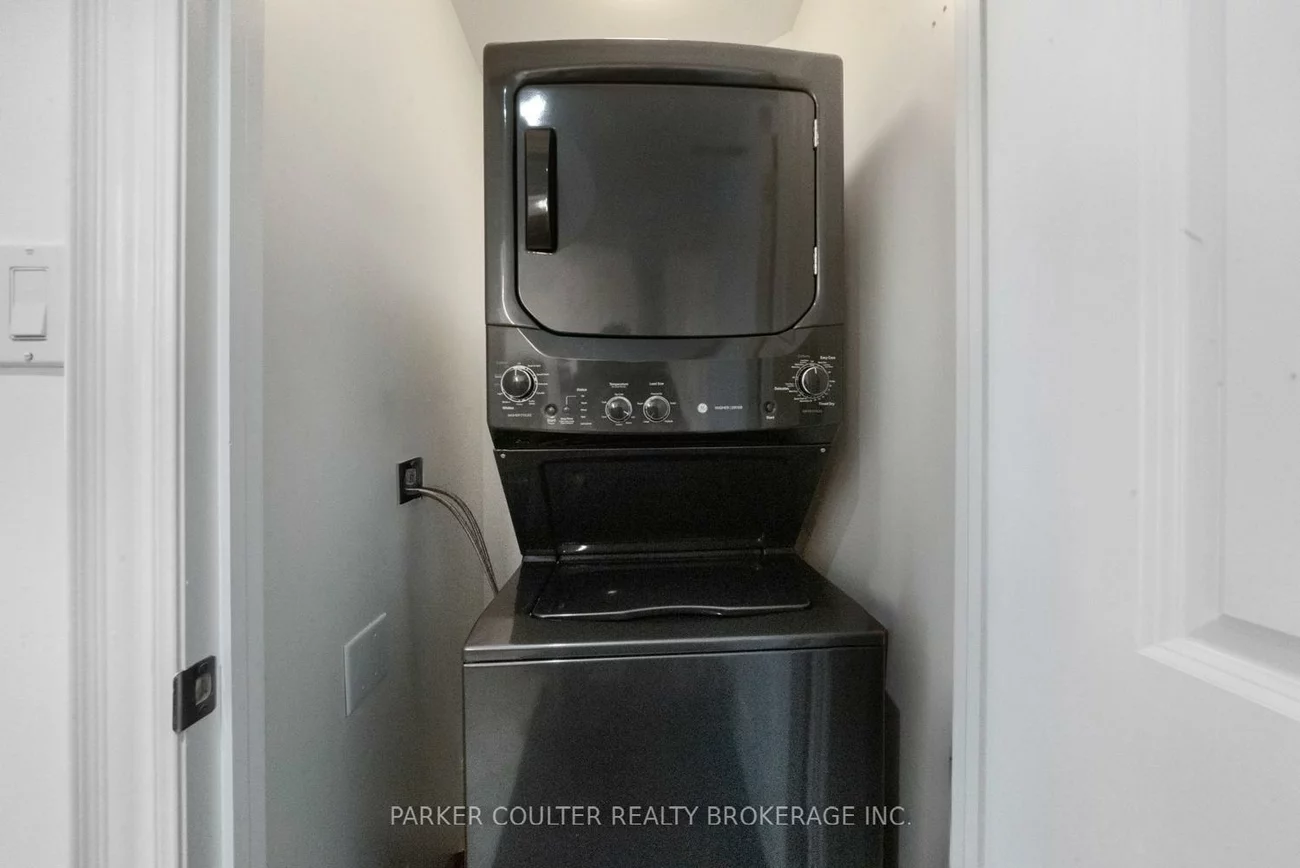 37, Ellen, City Centre, Barrie