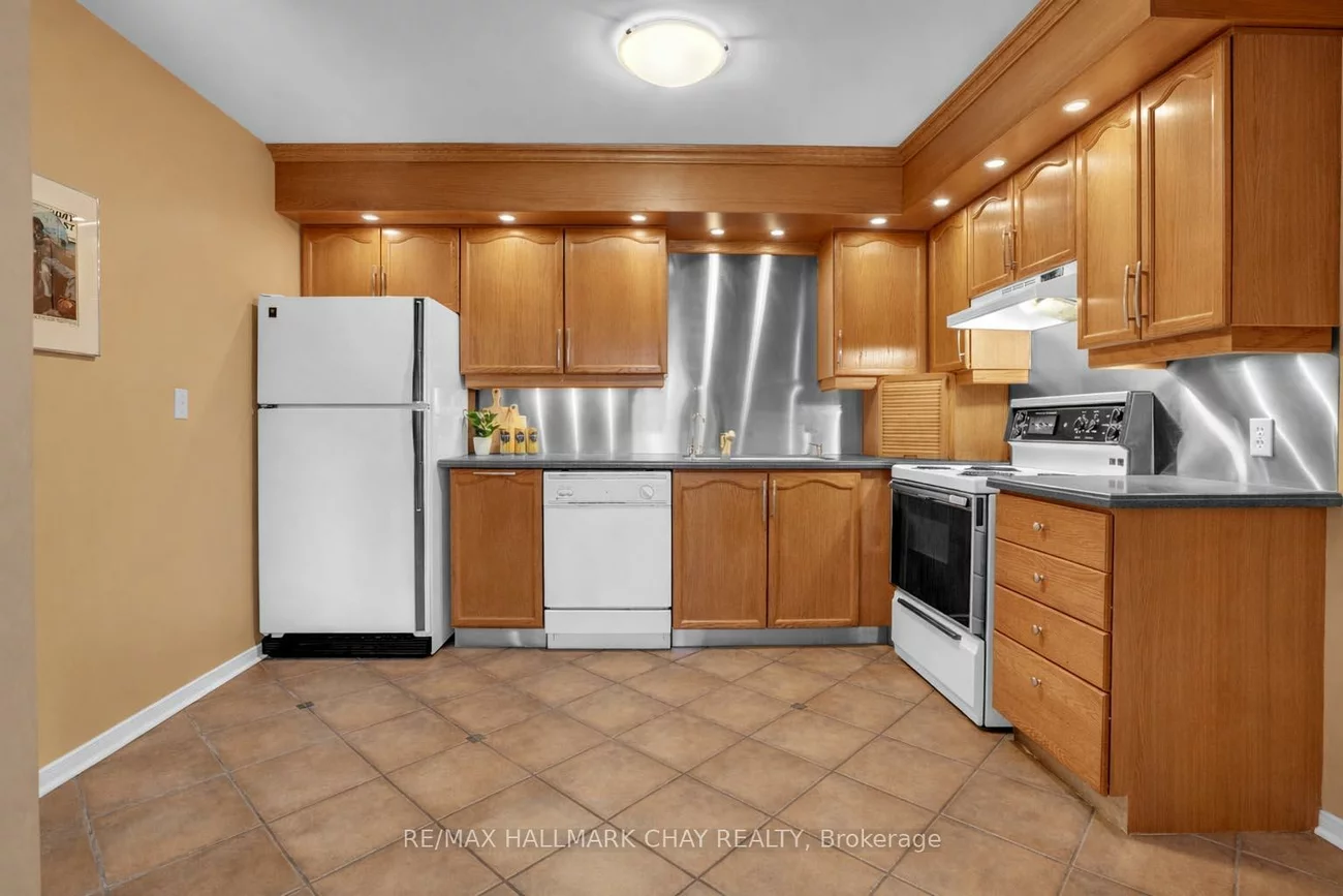 502, Essa, Holly, Barrie