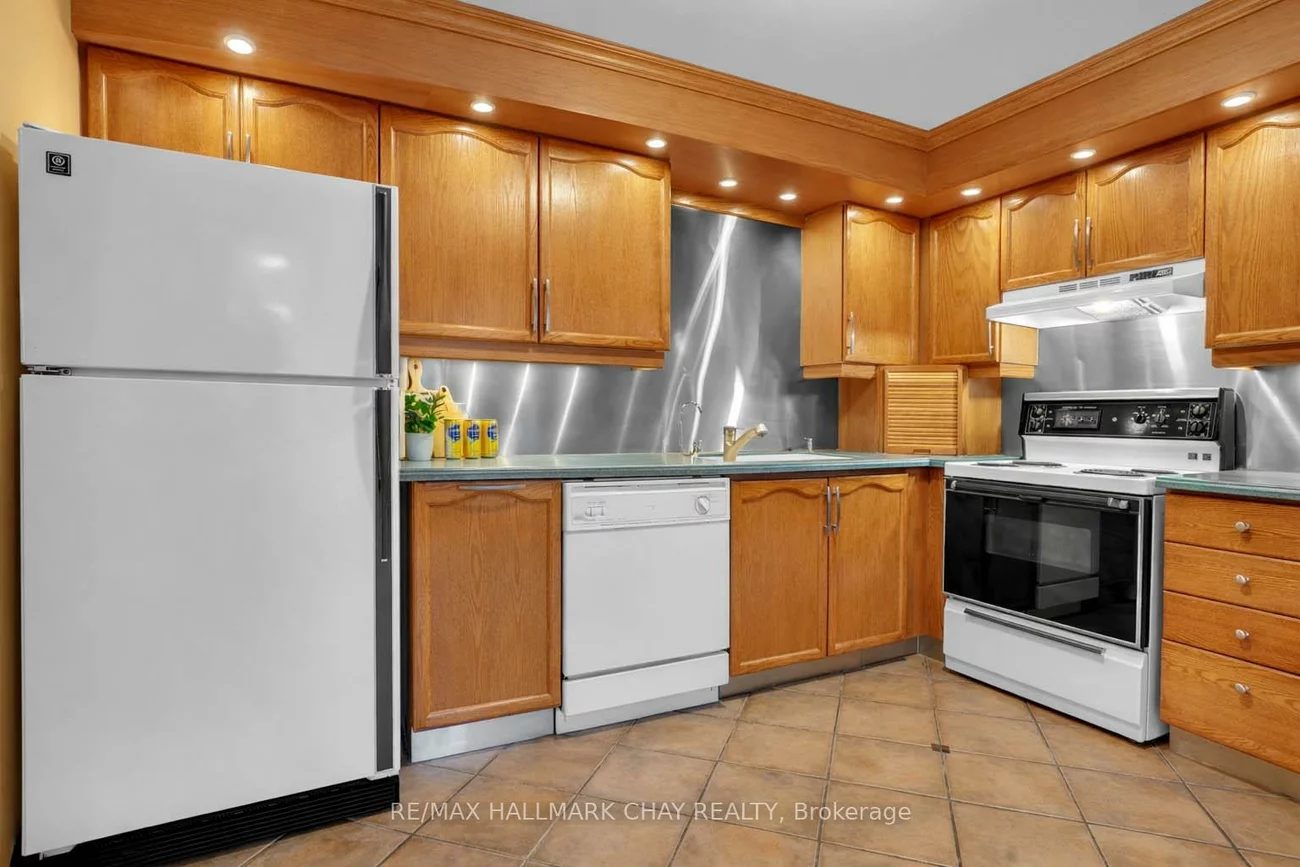 502, Essa, Holly, Barrie