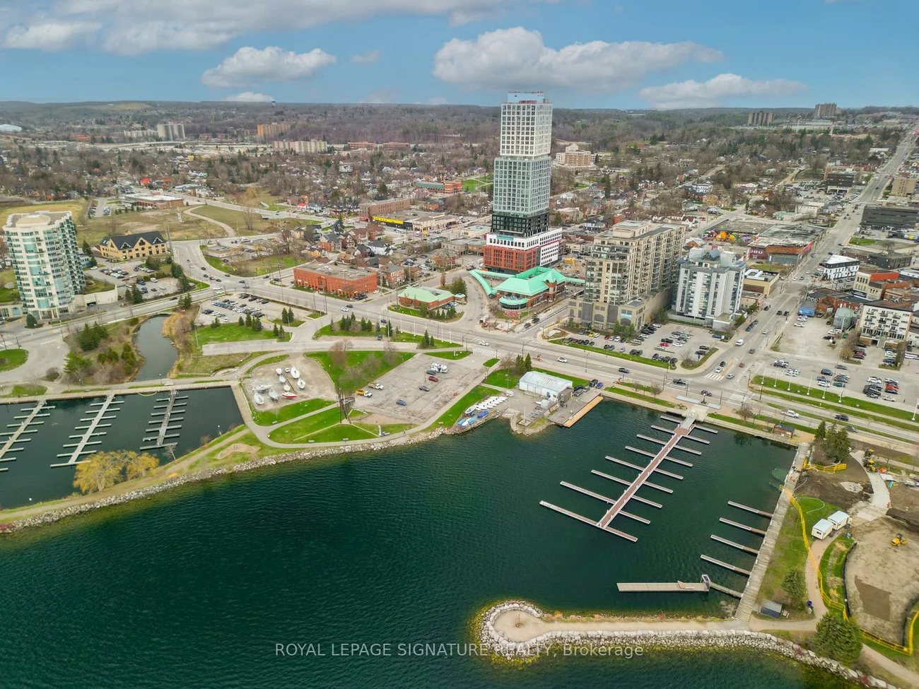 39, Mary, City Centre, Barrie