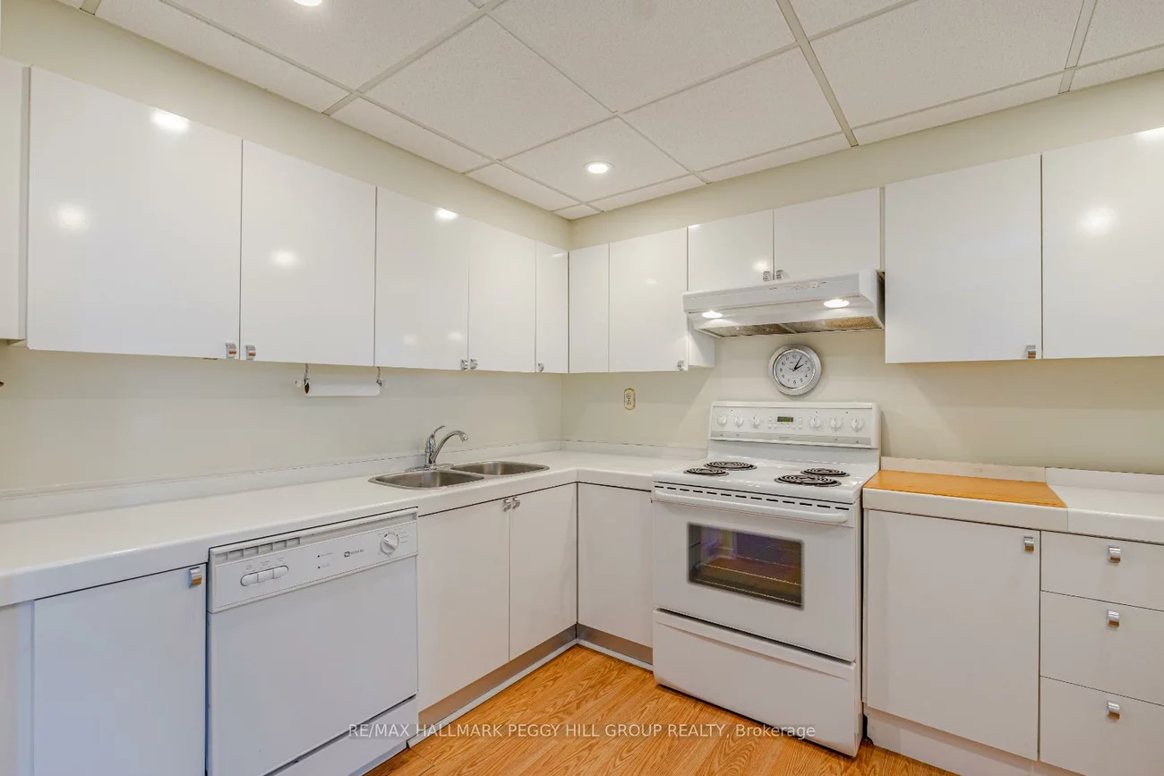 181, Collier, North Shore, Barrie