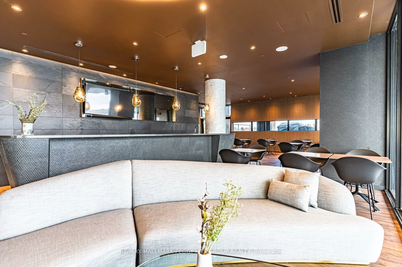 39, Mary, City Centre, Barrie