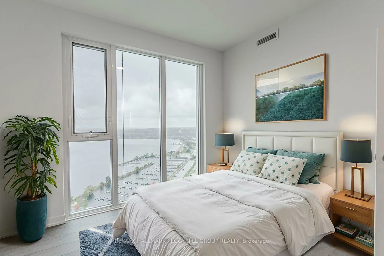 39, Mary, City Centre, Barrie