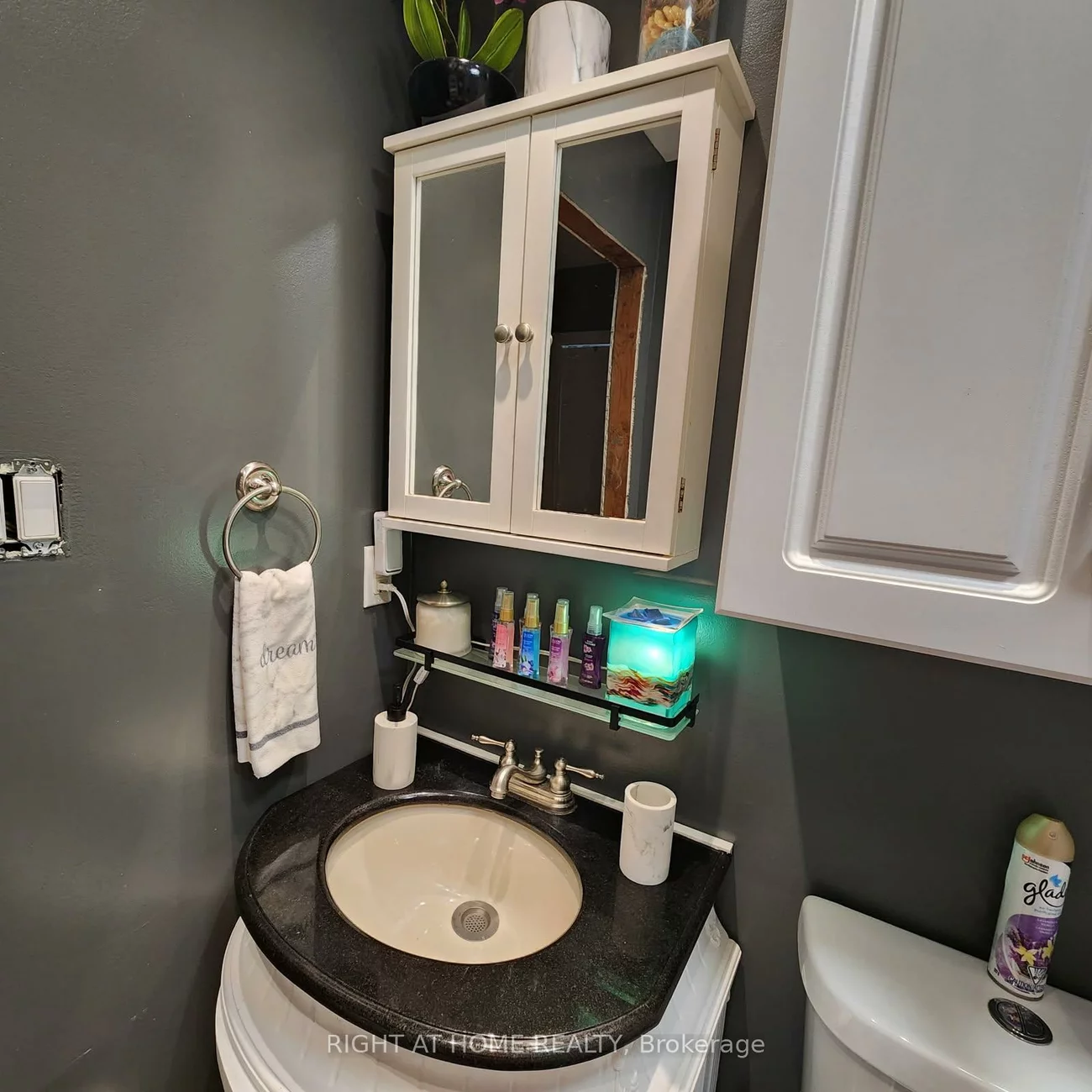 63, Ferris, Cundles East, Barrie