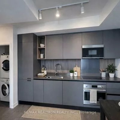 39, Mary, City Centre, Barrie