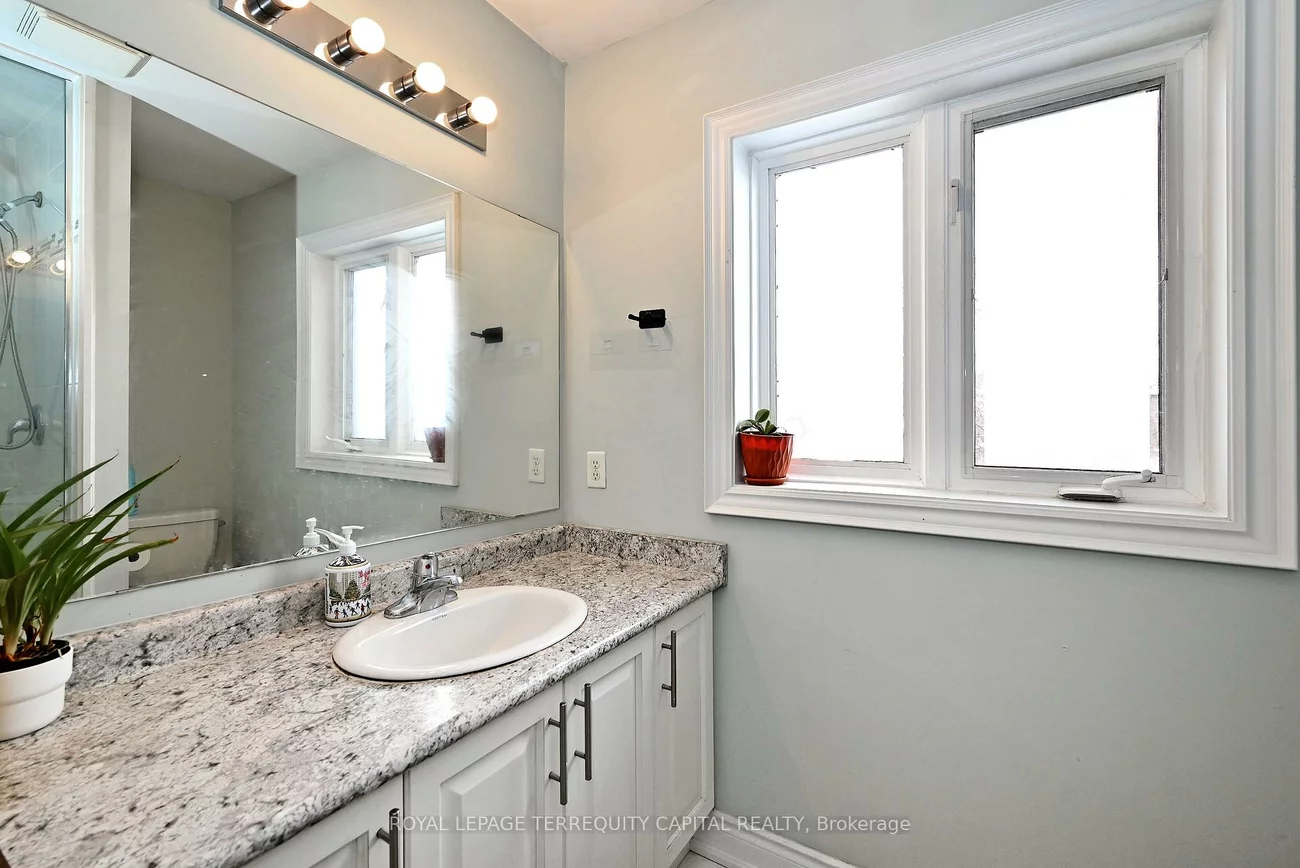 31, Madelaine, Painswick South, Barrie