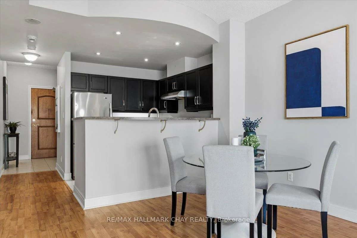 2, Toronto, City Centre, Barrie