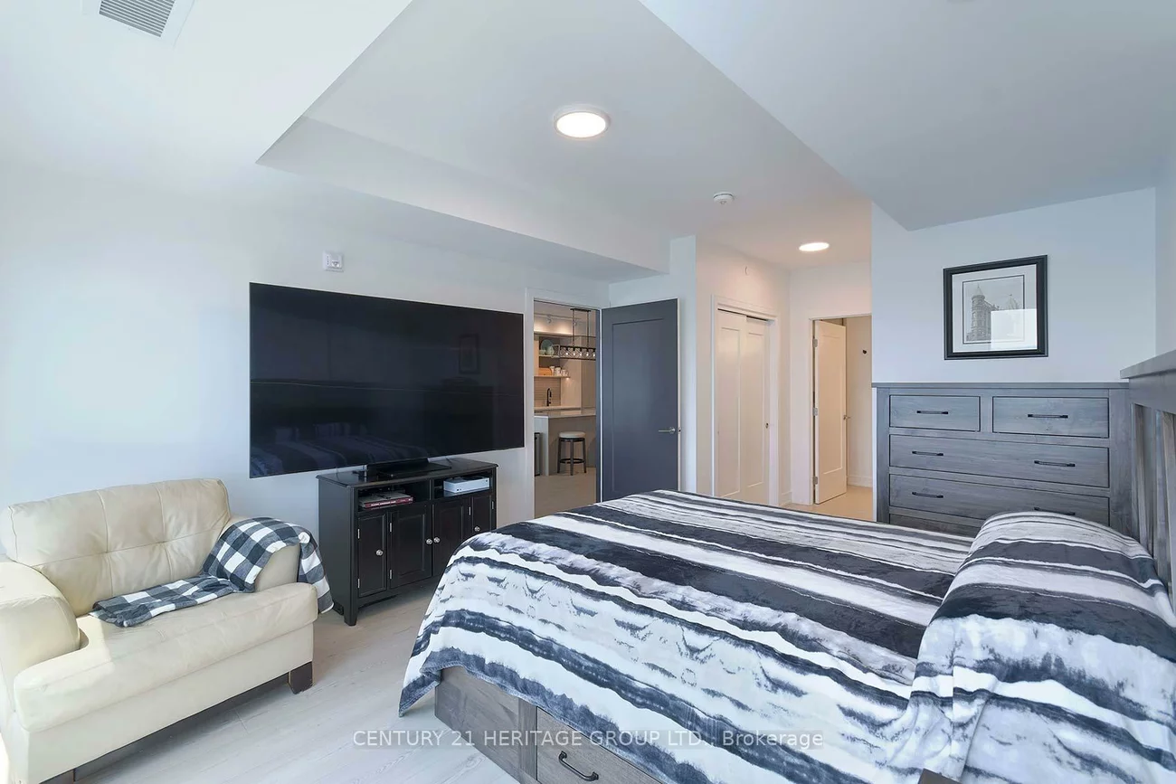 185, Dunlop, Lakeshore, Barrie