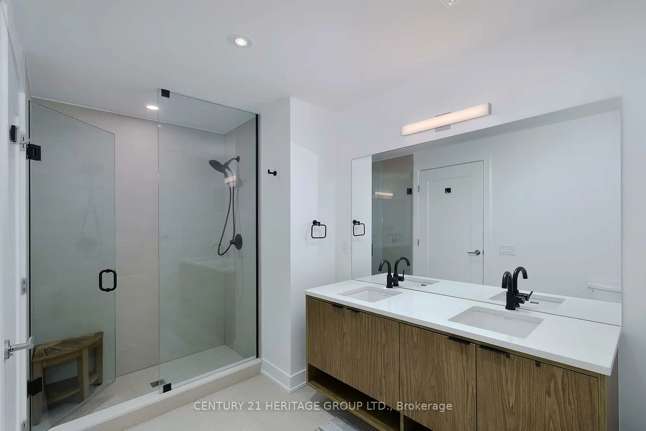 185, Dunlop, Lakeshore, Barrie