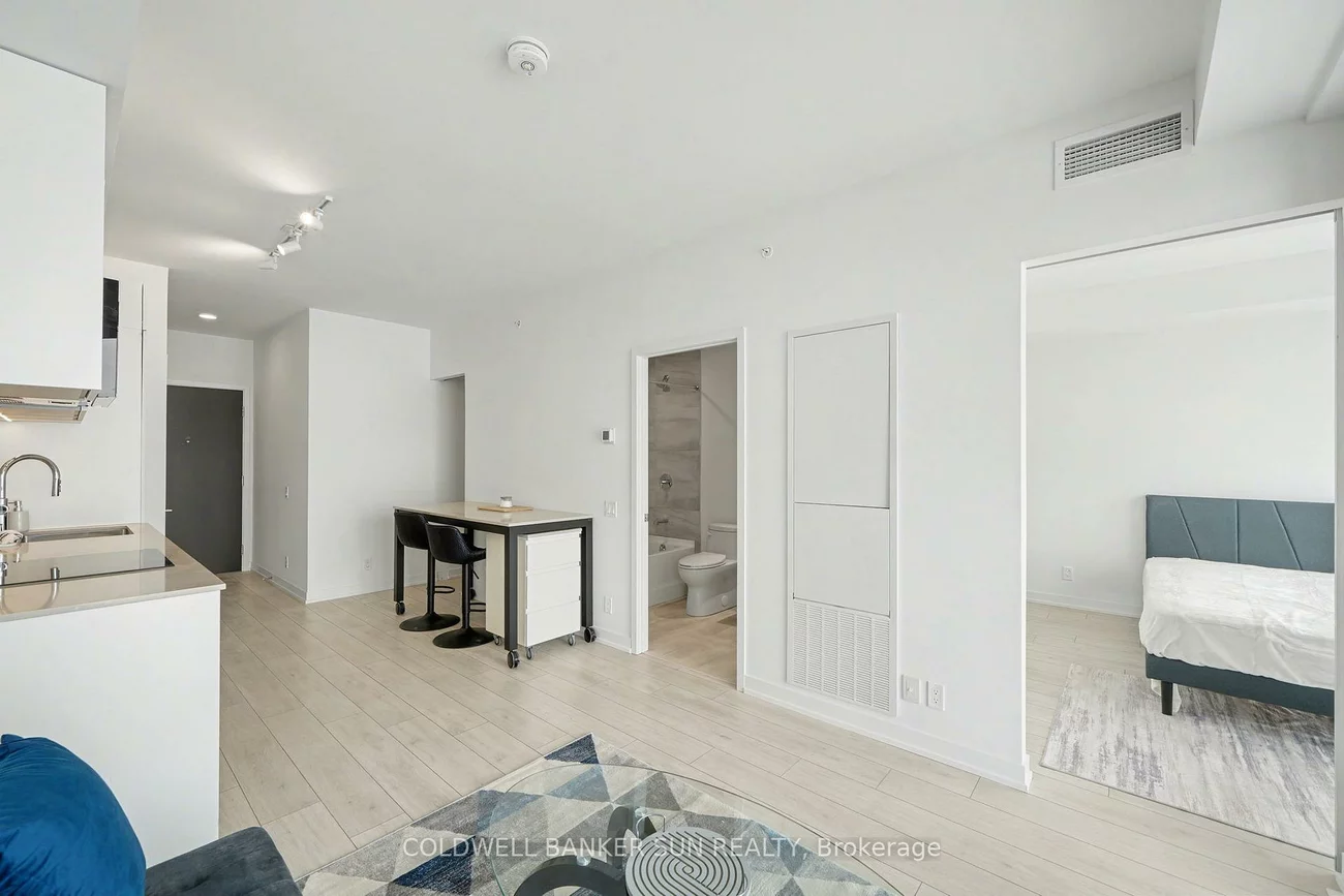 39, Mary, City Centre, Barrie