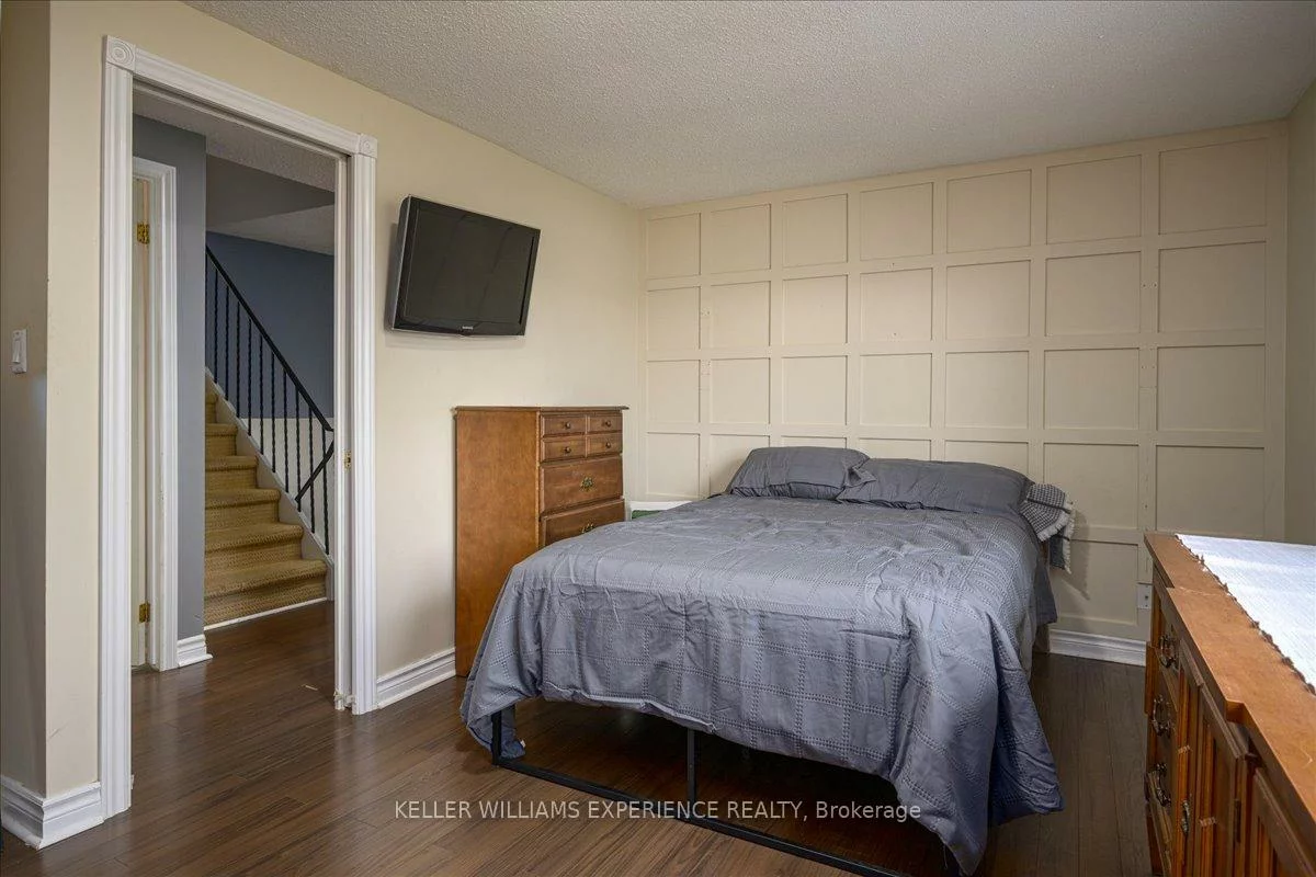 237, Steel, Codrington, Barrie