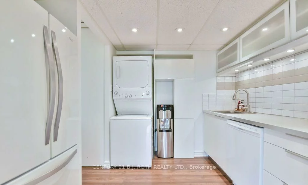 181, Collier, North Shore, Barrie