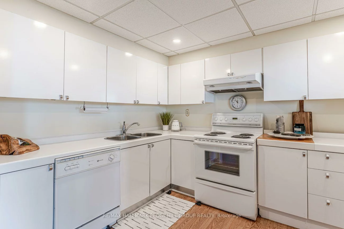 181, Collier, North Shore, Barrie