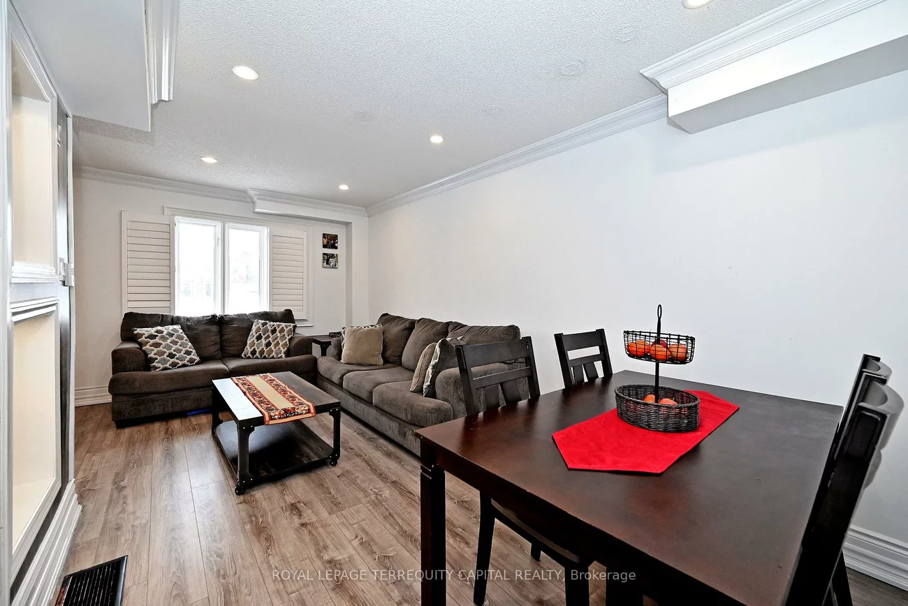 29, Madelaine, Painswick South, Barrie