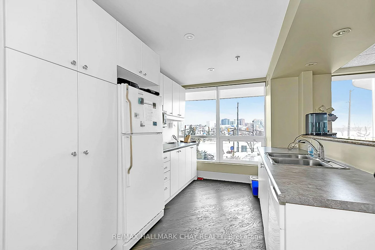 2, Toronto, City Centre, Barrie