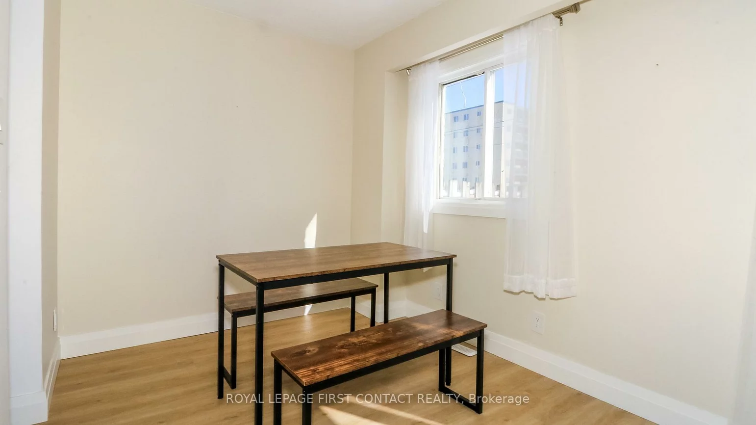 261, Rose, Wellington, Barrie