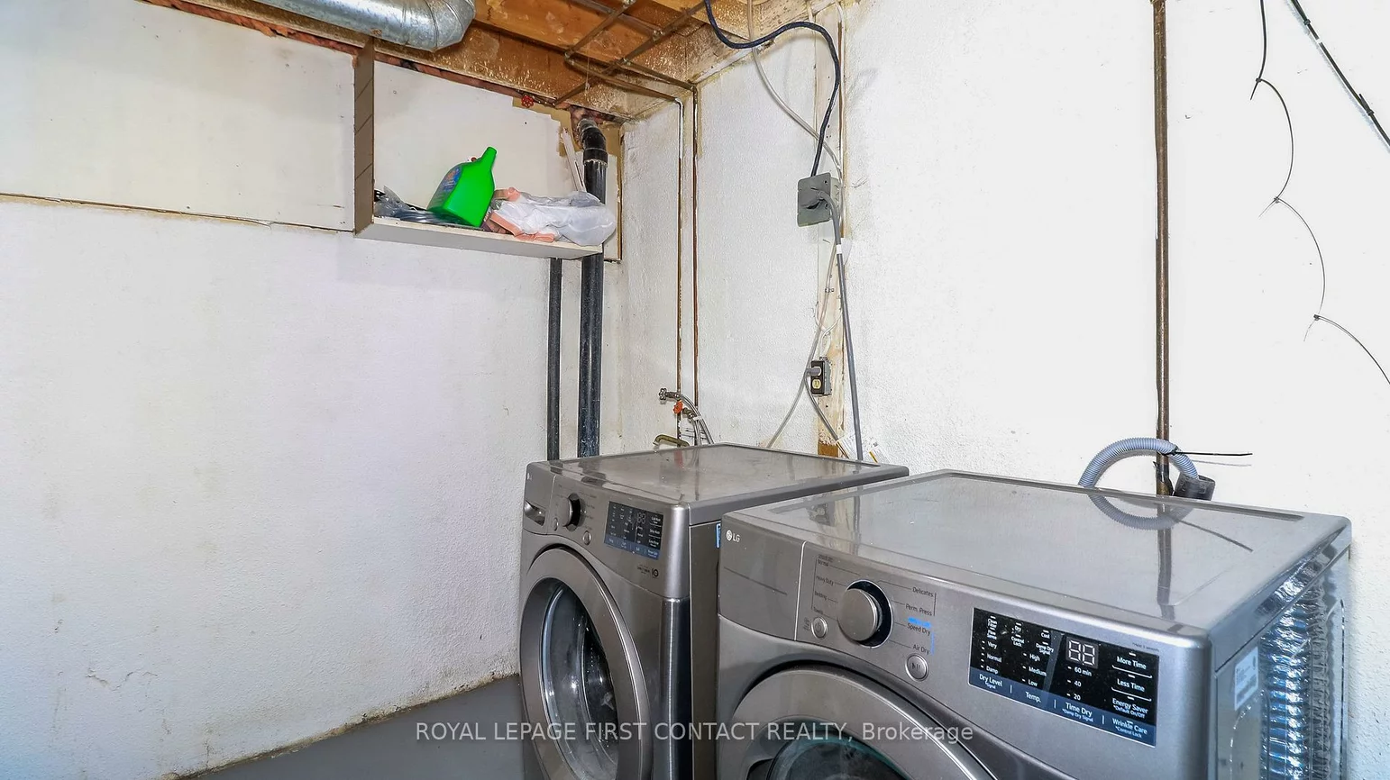 261, Rose, Wellington, Barrie