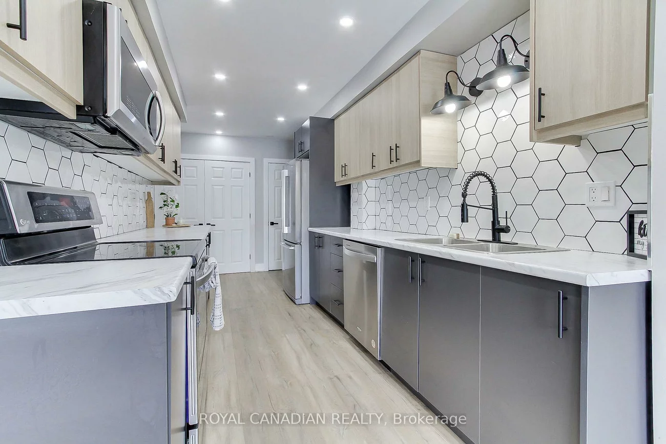 165, KOZLOV, West Bayfield, Barrie