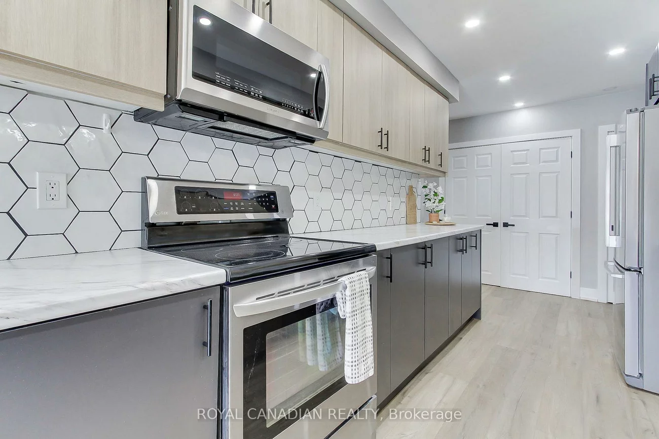 165, KOZLOV, West Bayfield, Barrie