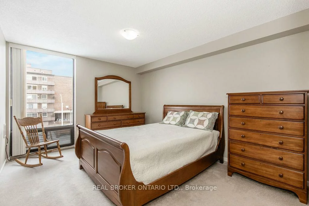 181, Collier, North Shore, Barrie