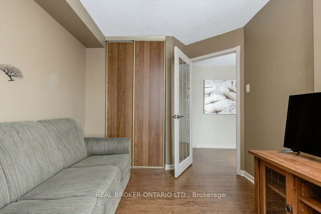 181, Collier, North Shore, Barrie