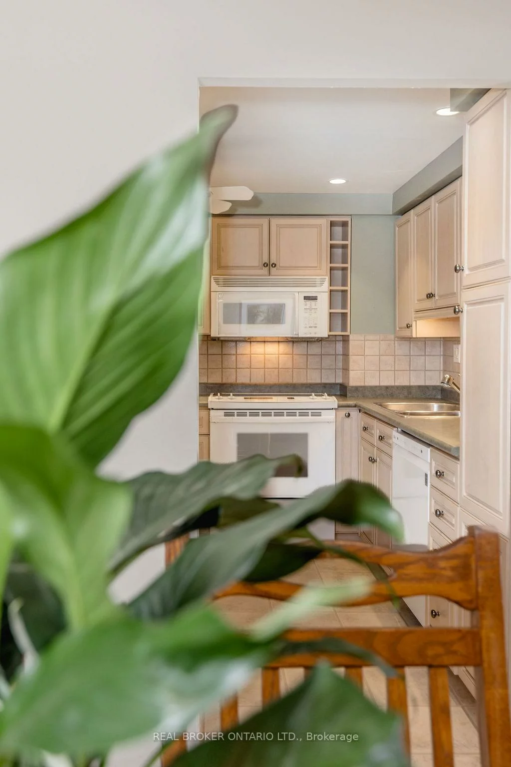 181, Collier, North Shore, Barrie