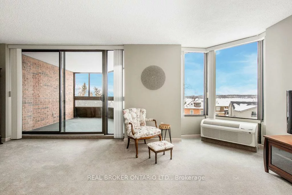 181, Collier, North Shore, Barrie