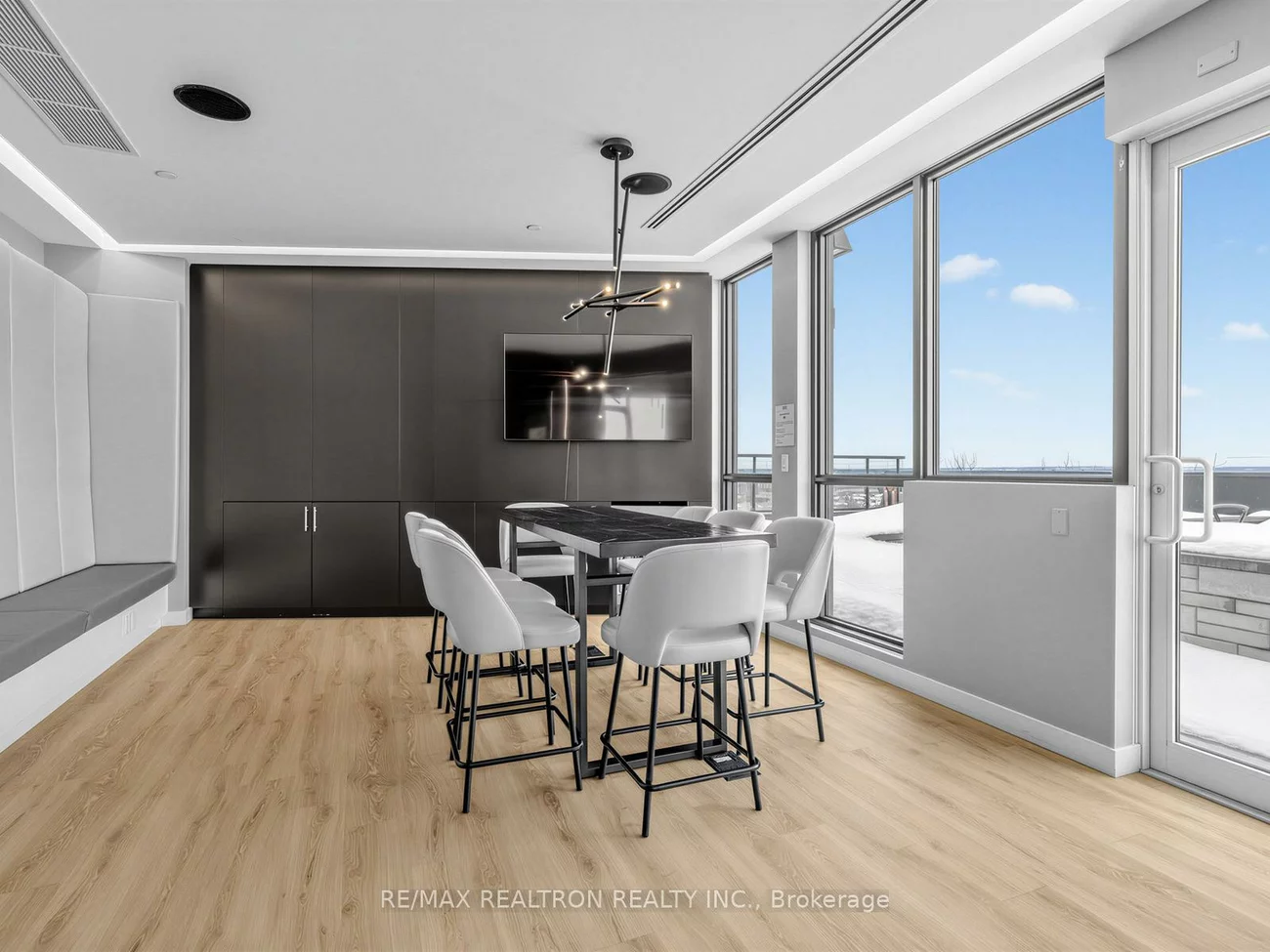 681, Yonge, Painswick South, Barrie