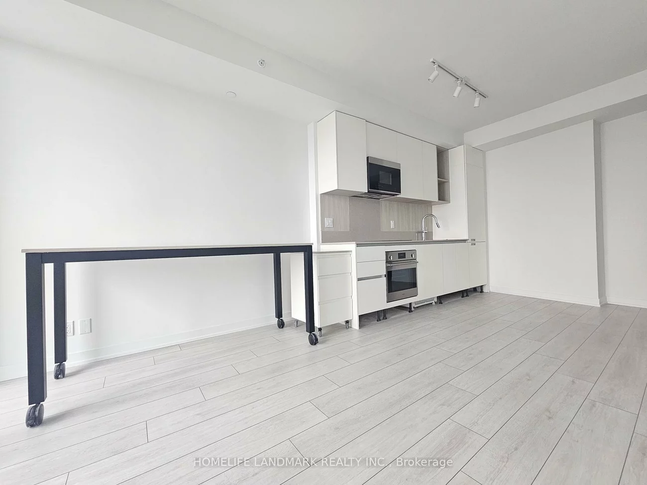 39, Mary, City Centre, Barrie