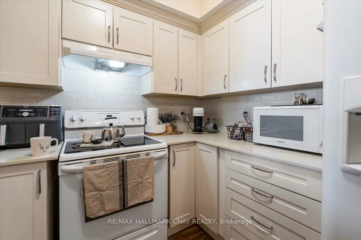 720, Yonge, Painswick South, Barrie