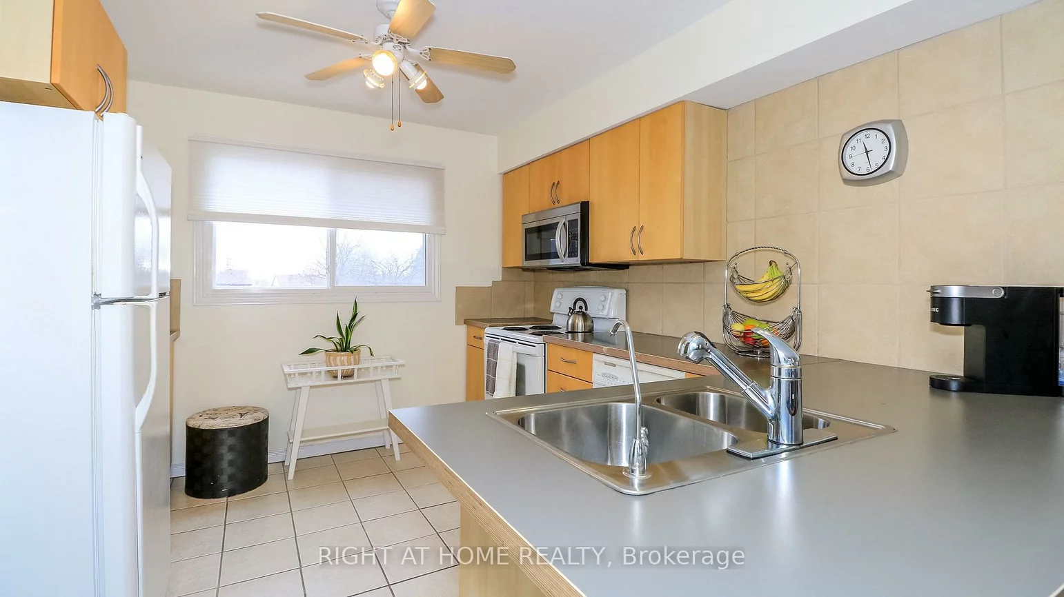 52, Adelade, Allandale, Barrie