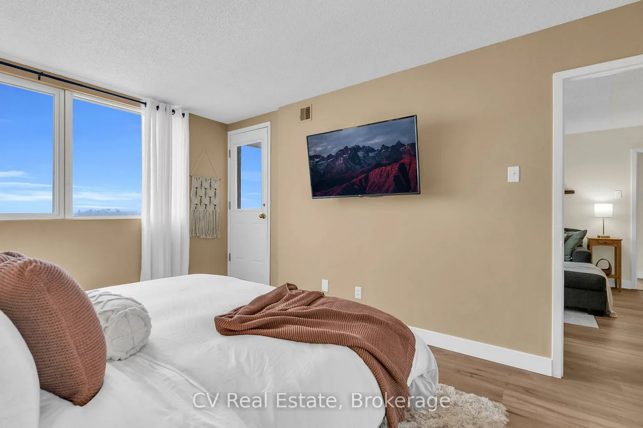 75, Ellen, City Centre, Barrie