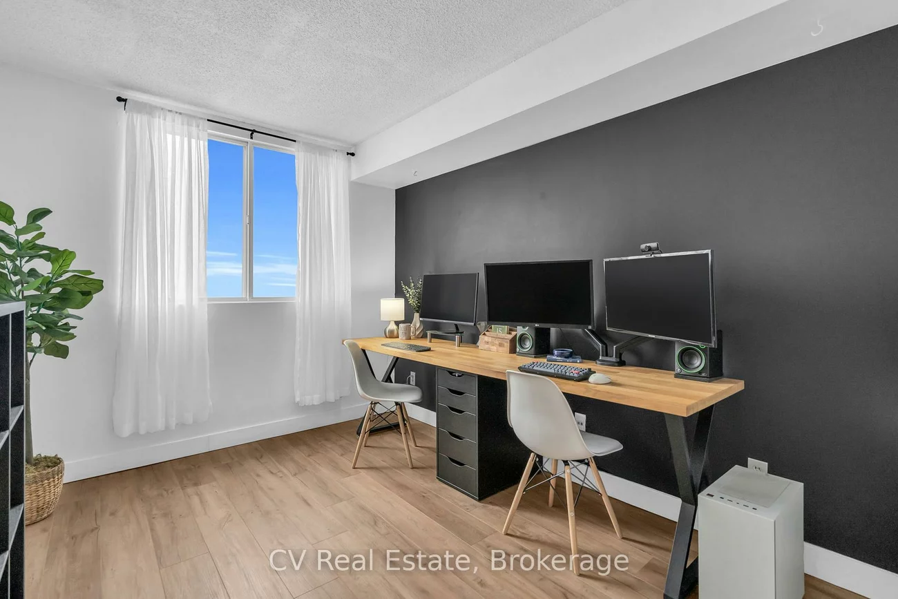 75, Ellen, City Centre, Barrie