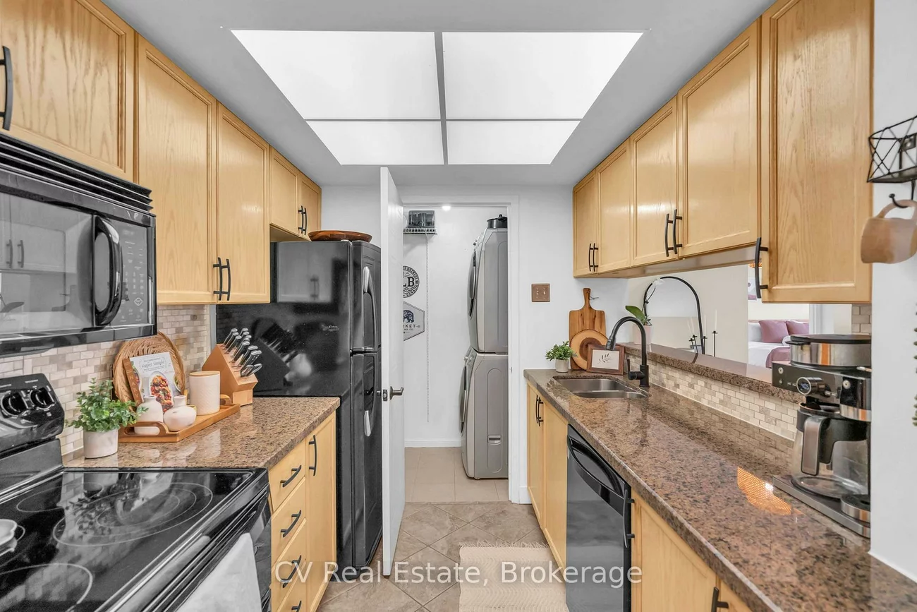 75, Ellen, City Centre, Barrie