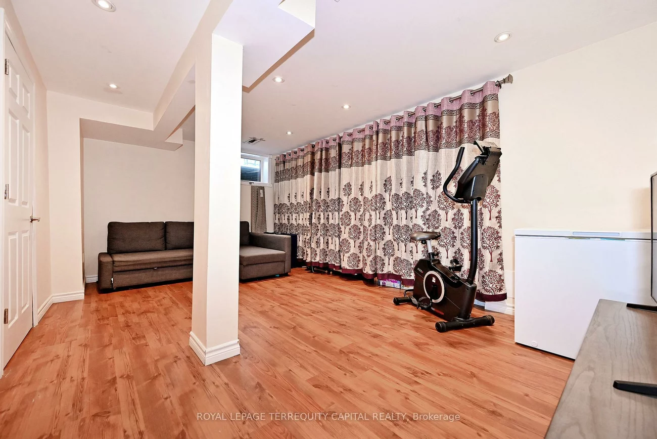 29, Madelaine, Painswick South, Barrie