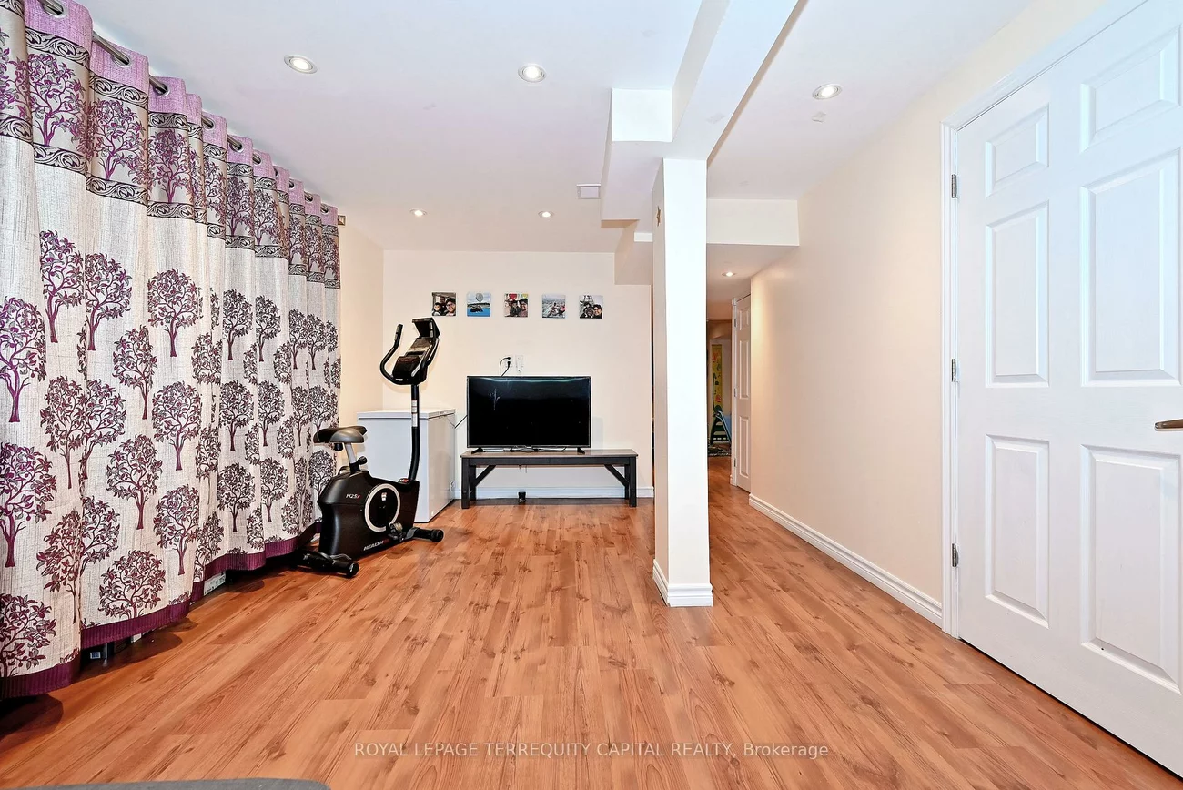 29, Madelaine, Painswick South, Barrie