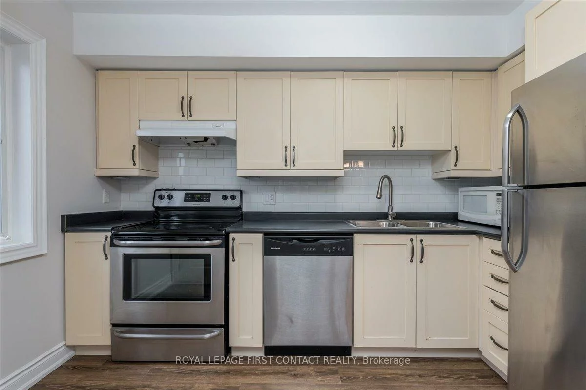 35, Madelaine, Painswick South, Barrie