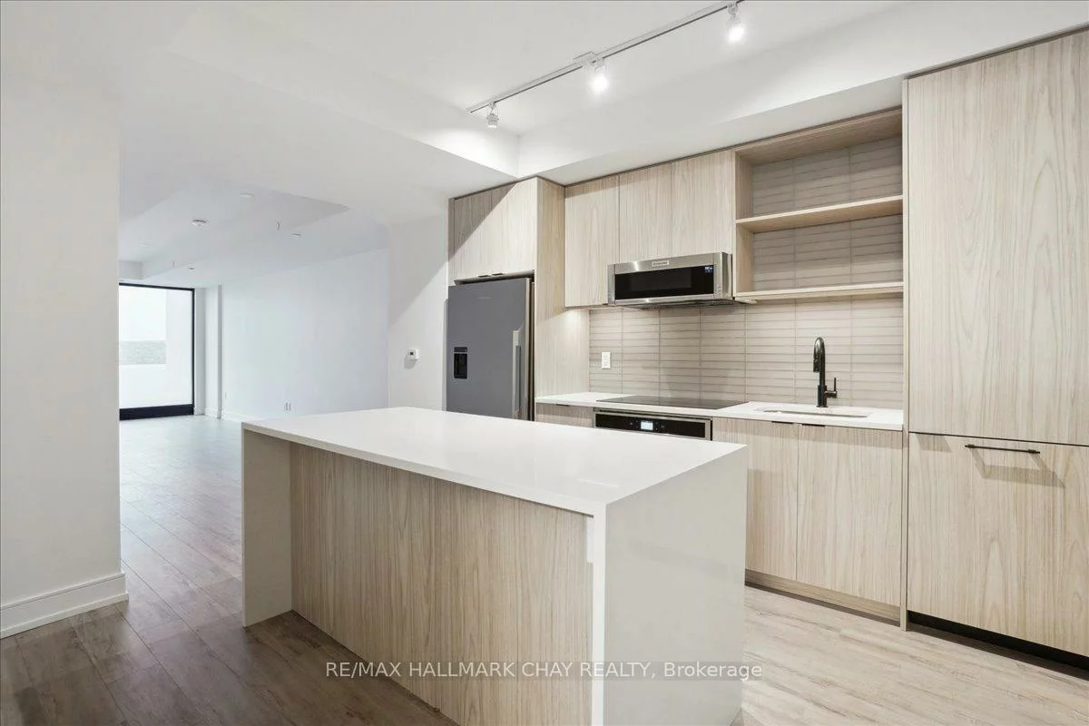 185, Dunlop, Lakeshore, Barrie