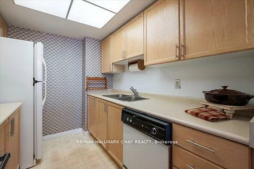 65, Ellen, City Centre, Barrie