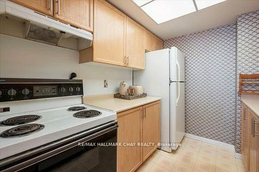 65, Ellen, City Centre, Barrie