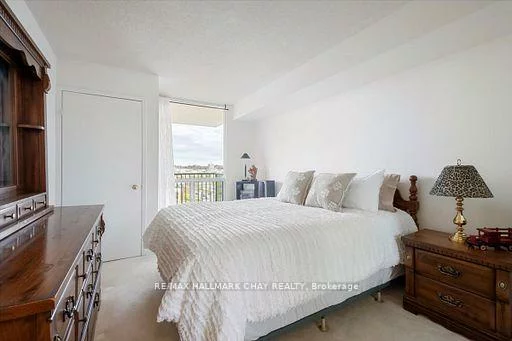 65, Ellen, City Centre, Barrie