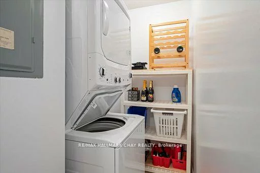 65, Ellen, City Centre, Barrie