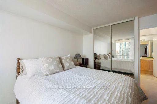 65, Ellen, City Centre, Barrie