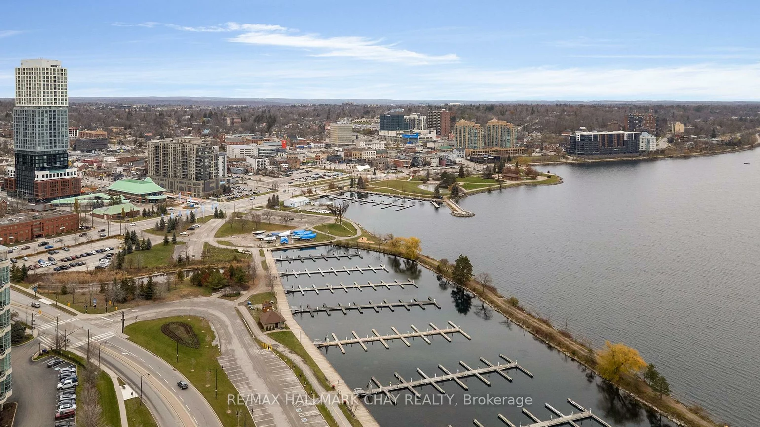 33, Ellen, City Centre, Barrie