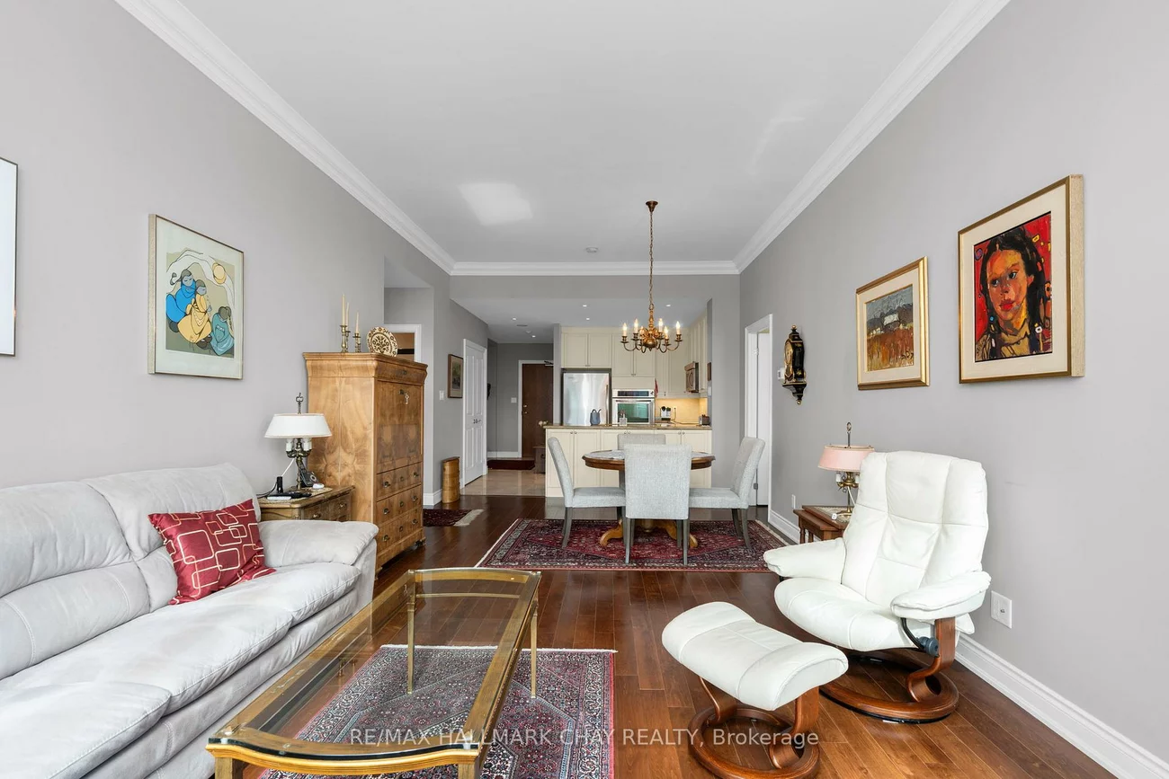 33, Ellen, City Centre, Barrie