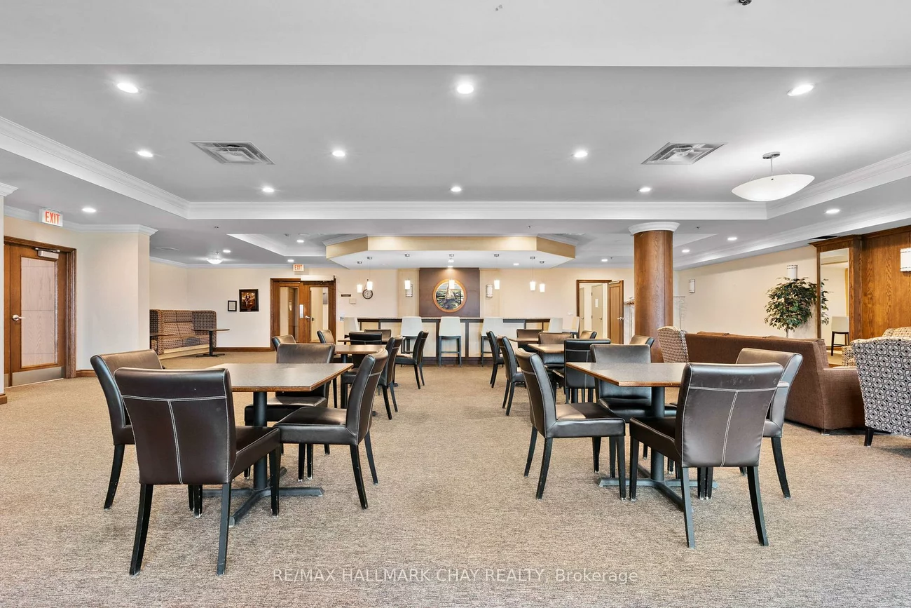 33, Ellen, City Centre, Barrie