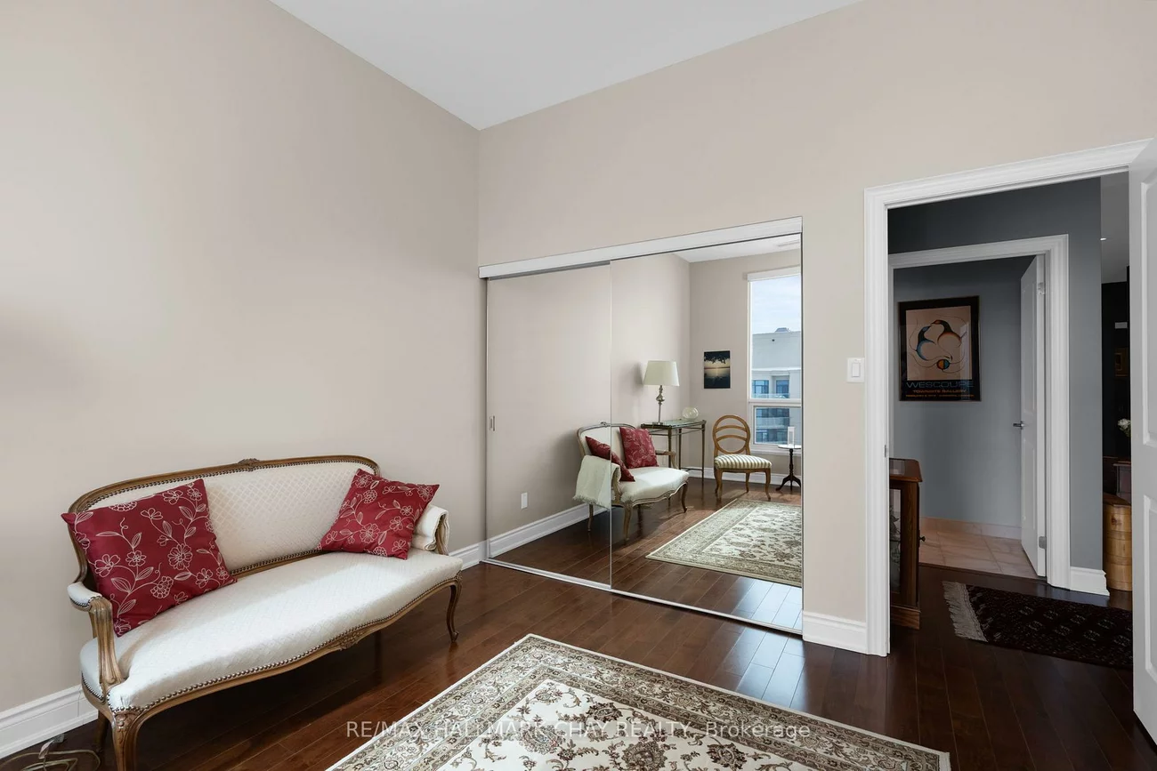 33, Ellen, City Centre, Barrie