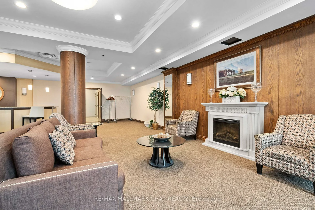 33, Ellen, City Centre, Barrie