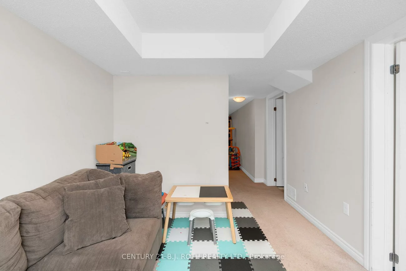 221, Harvie, Holly, Barrie